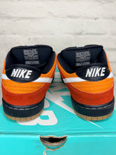 Load image into Gallery viewer, Nike SB Dunk Low Un-Raygun (2015) - 9M
