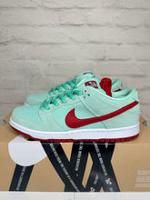 Load image into Gallery viewer, Nike SB Dunk Low Medium Mint Gym Red (2012) - 8M
