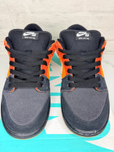 Load image into Gallery viewer, Nike SB Dunk Low Un-Raygun (2015) - 9M
