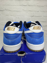Load image into Gallery viewer, Nike SB Dunk Low Street Fighter Chun (2010)
