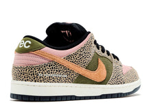 Load image into Gallery viewer, Nike SB Dunk Low Arts-Rec
