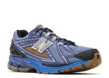 Load image into Gallery viewer, New Balance 1906R Action Bronson Medusa Azul
