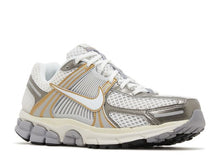 Load image into Gallery viewer, Nike Zoom Vomero 5 Platinum Tint Metallic Gold
