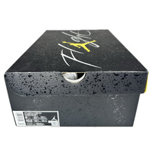 Load image into Gallery viewer, Jordan 4 Retro Thunder (2023) (Preowned)

