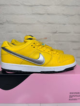 Load image into Gallery viewer, Nike SB Dunk Low Diamond Supply Co. Canary Diamond (Sample Friends and Family) (2018)
