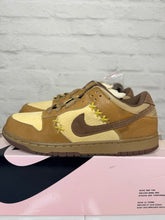 Load image into Gallery viewer, Nike SB Dunk Low Shanghai (2005) - 10M
