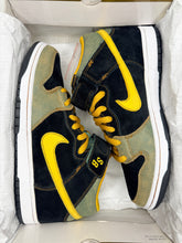Load image into Gallery viewer, Nike SB Dunk Mid Asbury Casino
