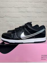 Load image into Gallery viewer, Nike SB Dunk Low Diamond Supply Co. Black Diamond (2018) - 11.5M
