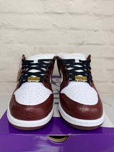 Load image into Gallery viewer, Nike SB Dunk Low Supreme Stars Barkroot Brown (2021)
