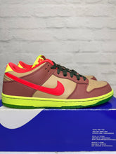 Load image into Gallery viewer, Nike SB Dunk Low Toxic Sea Robbin (2009) - 11.5M
