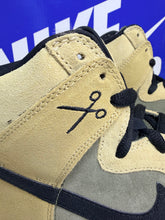 Load image into Gallery viewer, Nike SB Dunk High Chrome Ball Incident (2010) - 12M
