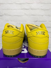 Load image into Gallery viewer, Nike SB Dunk Low Hatch Chili (2026) - 12M
