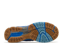 Load image into Gallery viewer, New Balance 1906R Action Bronson Medusa Azul
