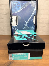 Load image into Gallery viewer, Nike SB Dunk Low Concepts Green Lobster Special Box (2019) - 9M

