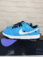 Load image into Gallery viewer, Nike SB Dunk Low Tokyo Blue Taxi (2006) (Preowned)
