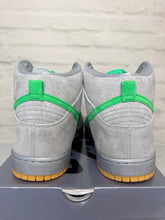 Load image into Gallery viewer, Nike SB Dunk High Silver Box (2016) - 13M

