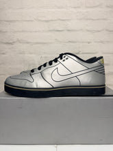 Load image into Gallery viewer, Nike Dunk Low 6.0 SE Delorean DMC-12 Special Box (2010) - 10M
