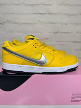 Load image into Gallery viewer, Nike SB Dunk Low Diamond Supply Co. Canary Diamond (Sample Friends and Family) (2018)
