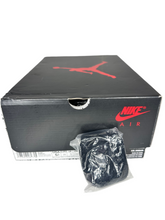 Load image into Gallery viewer, Jordan 5 Retro OG Black Metallic Reimagined (GS) (Preowned)
