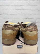 Load image into Gallery viewer, Nike SB Dunk Low Shanghai (2005) - 10M
