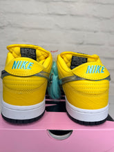 Load image into Gallery viewer, Nike SB Dunk Low Diamond Supply Co. Canary Diamond (Sample Friends and Family) (2018)
