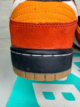 Load image into Gallery viewer, Nike SB Dunk Low Un-Raygun (2015) - 9M
