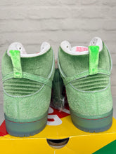 Load image into Gallery viewer, Nike SB Dunk High Strawberry Cough (2021) - 14M
