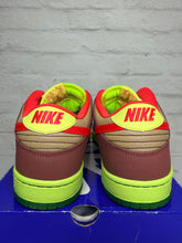Load image into Gallery viewer, Nike SB Dunk Low Toxic Sea Robbin (2009) - 11.5M

