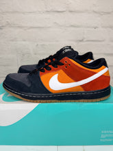 Load image into Gallery viewer, Nike SB Dunk Low Un-Raygun (2015) - 9M
