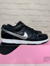 Load image into Gallery viewer, Nike SB Dunk Low Diamond Supply Co. Black Diamond (Sample) (2018)

