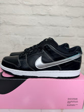 Load image into Gallery viewer, Nike SB Dunk Low Diamond Supply Co. Black Diamond (Sample) (2018)
