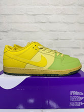 Load image into Gallery viewer, Nike SB Dunk Low Hatch Chili (2026) - 12M
