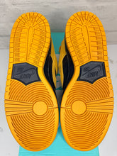 Load image into Gallery viewer, Nike SB Dunk Low lowa (2015) - 9M
