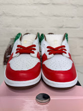 Load image into Gallery viewer, Nike SB Dunk Low Cinco de Mayo (2005)
