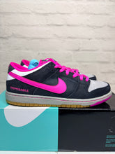 Load image into Gallery viewer, Nike SB Dunk Low Disposable (2014) - 9M
