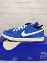 Load image into Gallery viewer, Nike SB Dunk Low Street Fighter Chun (2010)
