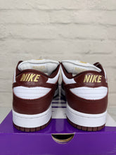 Load image into Gallery viewer, Nike SB Dunk Low Supreme Stars Barkroot Brown (2021)
