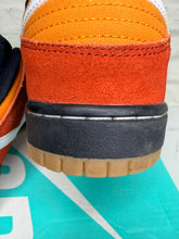 Load image into Gallery viewer, Nike SB Dunk Low Un-Raygun (2015) - 9M
