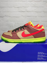 Load image into Gallery viewer, Nike SB Dunk Low Toxic Sea Robbin (2009) - 11.5M
