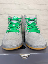 Load image into Gallery viewer, Nike SB Dunk High Silver Box (2016) - 13M
