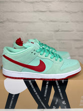 Load image into Gallery viewer, Nike SB Dunk Low Medium Mint Gym Red (2012) - 8M
