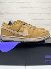 Load image into Gallery viewer, Nike SB Dunk Low Pro Spanish Moss (2006) - 8.5M
