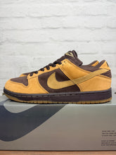 Load image into Gallery viewer, Nike SB Dunk Low Brown Pack (2002) - 10M
